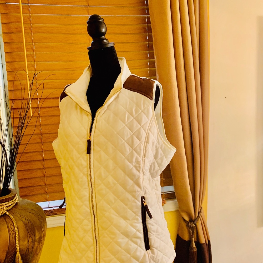 NWOT Ivory color vest w/Brown suede trim 1X